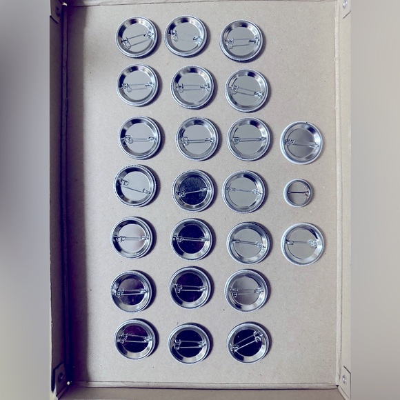 Button Pins Alphabets Bundle - Picture 2 of 3